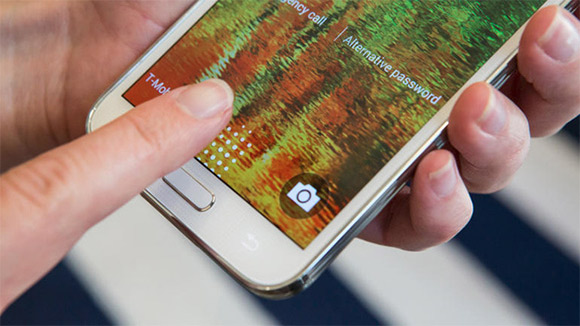 Сканер отпечатков пальцев Galaxy S5 взломали так же, как и iPhone 5S
